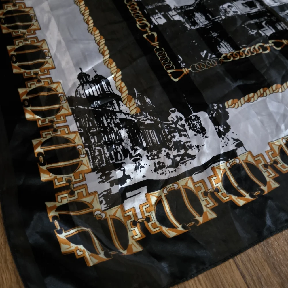 La Dolce Vita Style – Roma Italy Landmark Scarf w/ Colosseum & Vatican